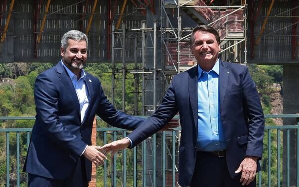 Bolsonaro anuncia reducción de costo de energía; mientras Paraguay sigue negociando tarifa
