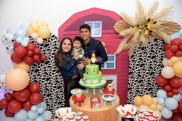 La novia de Robert Rojas y su hijo Ian regresan hoy a Argentina para acompañarlo de cerca tras su grave lesión - Gente - ABC Color