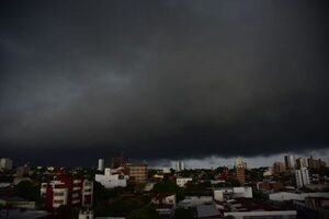 Persiste alerta de lluvias con tormentas eléctricas y vientos muy fuertes en 14 departamentos  - Nacionales - ABC Color