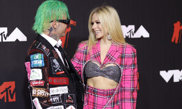 ‘My happy ending’: Avril Lavigne se compromete con su novio Mod Sun en París