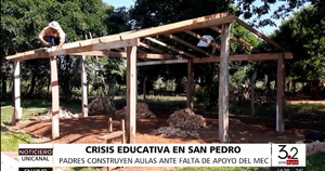 Padres construyen aulas en San Pedro ante inacción de autoridades