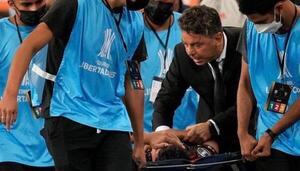 Grave lesión dejará entre 4 a 8 meses fuera de las canchas a Robert Rojas - ADN Digital