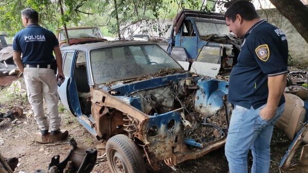 Luque: Policía allana presunto desarmadero clandestino