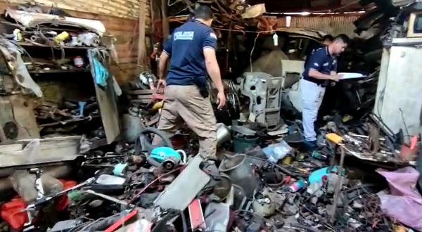 Allanaron un megadesarmadero en Luque que funcionaba como taller mecánico - Megacadena — Últimas Noticias de Paraguay