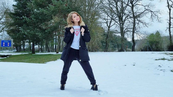 Crónica / (VIDEO). Ramonita Vera lanzó una polca lacrimógena en España
