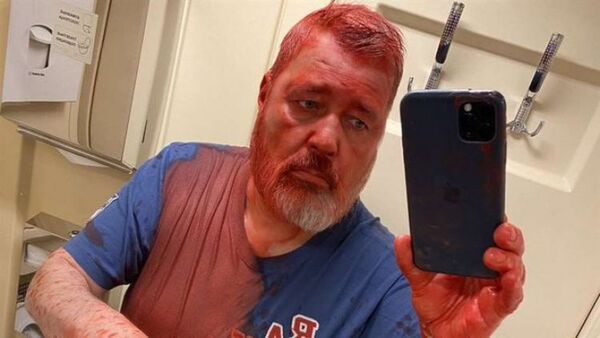 Dmitry Muratov: atacan con pintura roja en Rusia al Premio Nobel de la Paz y opositor a Putin