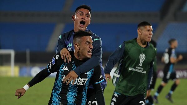 Agónico triunfo de Racing en Uruguay