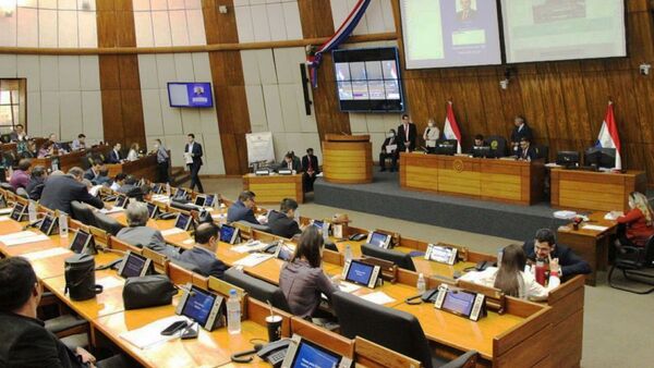 Diputados hará hoy otro intento por tratar ley que subsidia a emblemas