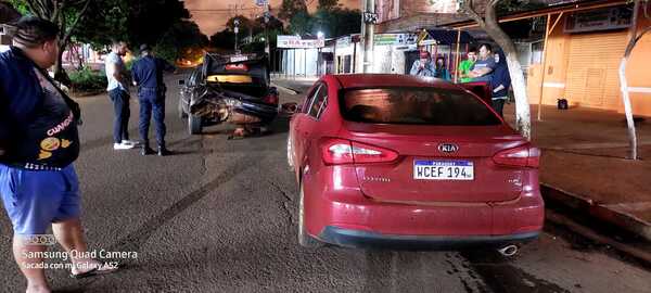 Borracho se lleva por delante auto estacionado - La Clave