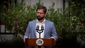 Boric lanzó un plan: transporte congelado, suba de salarios y apoyo a las pymes - .::Agencia IP::.