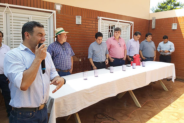 Tiki González Vaesken participa de reunión de trabajo para proveer agua potable a importantes barrios franqueños | DIARIO PRIMERA PLANA