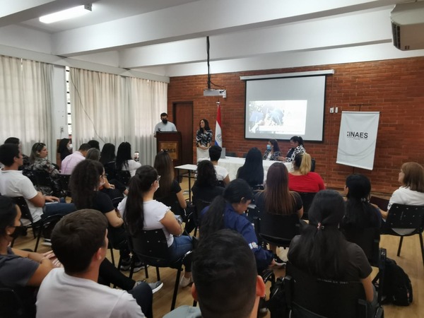 Becal expone disponibilidad de becas a estudiantes de la docencia y especialistas en educación - .::Agencia IP::.