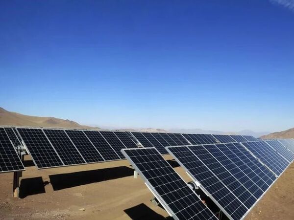 Paneles solares que funcionan sin el sol; crean placas que también producen energía en la noche