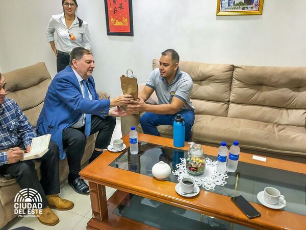 Municipalidad y Consulado de Argentina fortalecen planes de cooperación - La Clave