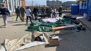Ucrania: Suman 40 los muertos tras ataque a estación, incluidos 4 niños