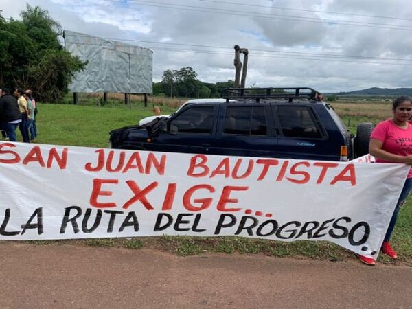 Bloquearon ruta en San Juan Bautista, Misiones, en reclamo de asfaltado de tramos