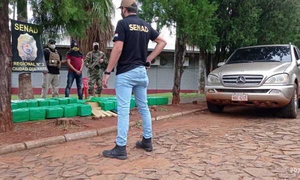 Interceptan camioneta cargada con marihuana