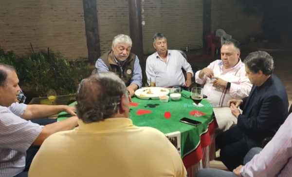 Diario HOY | Cena y "cocina" de opositores que agrieta a la izquierda y jaquea al proyecto de Efraín