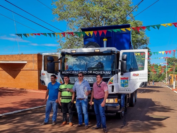 GRUPO TIMBO entregó camión volquete a la Municipalidad de HOHENAU