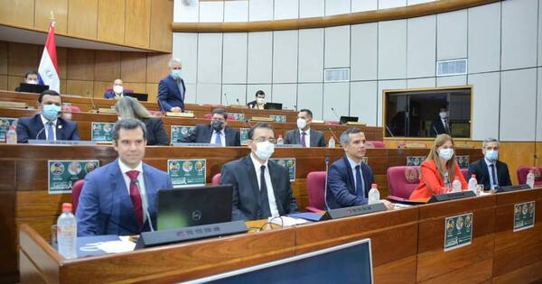 La Nación / BCP acudió al Senado y expuso sobre defensa de la institucionalidad y el secreto bancario