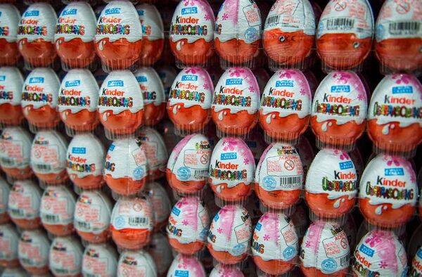 Video: retiro preventivo de ciertos chocolates Kinder por salmonela en Argentina - Mundo - ABC Color