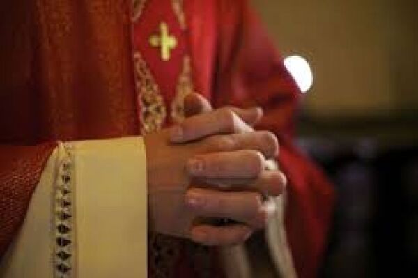 ¿Un obispo de amores con una fiscala?: “No tengo ninguna relación con nadie”