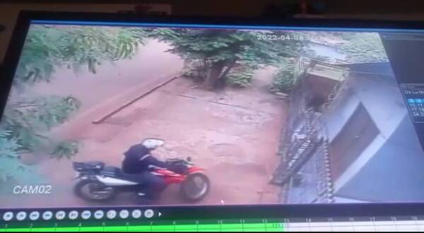 Crónica / Confianzudo dejó la llave por su moto y le robaron