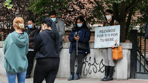 Llevando la estupidez a un nuevo nivel: En España podrás ir preso por rezar frente a una clínica abortista