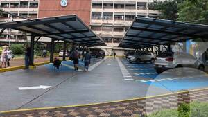 Crónica / IPS: Mientras el pueblo bajo lluvia, estacionamiento techado para altos funcionarios