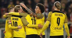 Borussia Dortmund gana en Stuttgart y se pone a seis puntos del Bayern Múnich