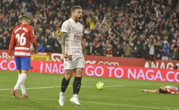 El Sevilla se agarra a la ‘Champions’ con dos goles en el tiempo añadido - Fútbol Internacional - ABC Color
