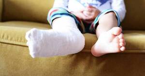 La Nación / Un portón cayó sobre un niño y probablemente necesitará platino para su operación