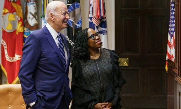 Diario HOY | Biden espera cobrar impulso tras nombramiento histórico en Corte Suprema