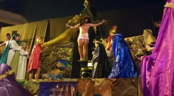 Emotivo viacrucis viviente convocó a multitudinario público - Nacionales - ABC Color