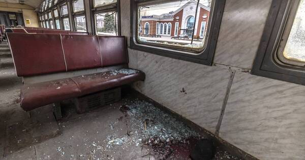 La Nación / Bombardeo sobre estación de trenes deja 50 muertos