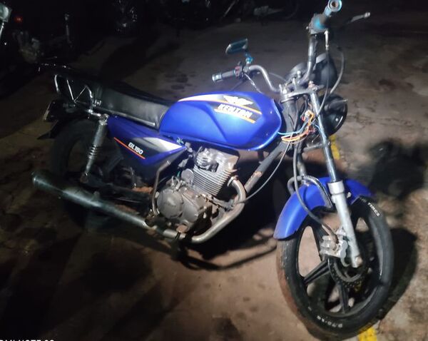Supuesto ladrón de moto fue pillado infraganti y fue perseguido por ciudadanos hasta ser atrapado - Nacionales - ABC Color