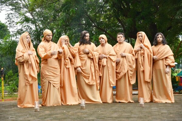 Semana Santa: Estatuas vivientes en Villa Elisa » San Lorenzo PY