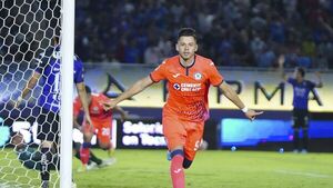 Ángel Romero anota para el Cruz Azul