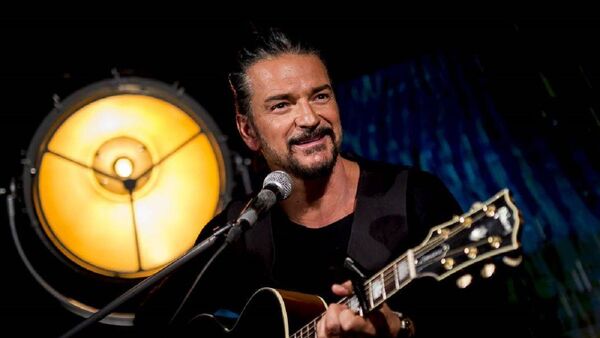 Doña convencerá a su marido para ir al show de Ricardo Arjona