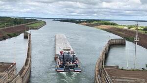 Un total de 42.000 tn de productos paraguayos, rumbo a los mercados, a través de la esclusa de Yacyretá - .::Agencia IP::.