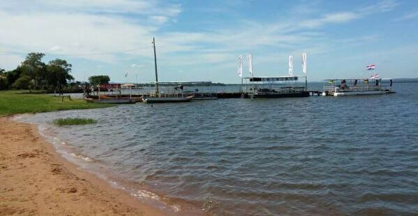 Diario HOY | Aguas residuales de la red cloacal de Samber desembocan en el Lago Ypacaraí, denuncian