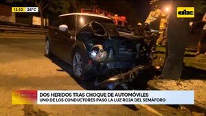 Dos heridos tras choque de automóviles, uno de los conductores pasó la luz roja del semáforo - ABC Noticias - ABC Color