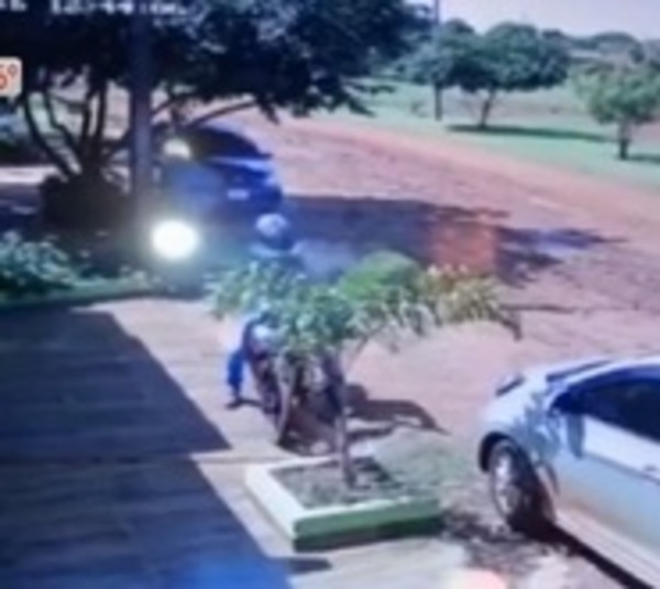 Hombre se defiende de un sicario lanzándole una guampa - Paraguay.com