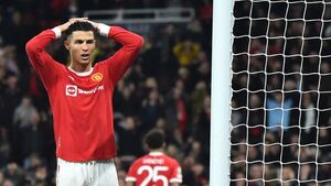 United investiga a Cristiano por tirar el celular de un aficionado