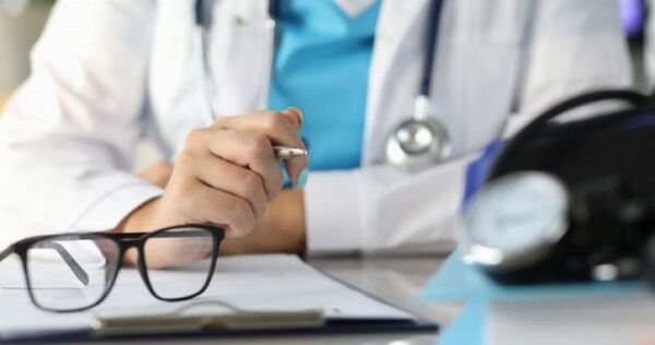 Hay 39 universidades con carreras de medicina y solo 15 están acreditadas, según Aneaes