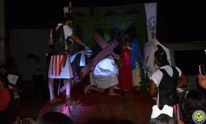 Vía Crucis con estatuas vivientes en 3 de Mayo •
