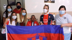 Crónica / "Pelé" recibió la visita de Shay, la novia del arquero de Cerro
