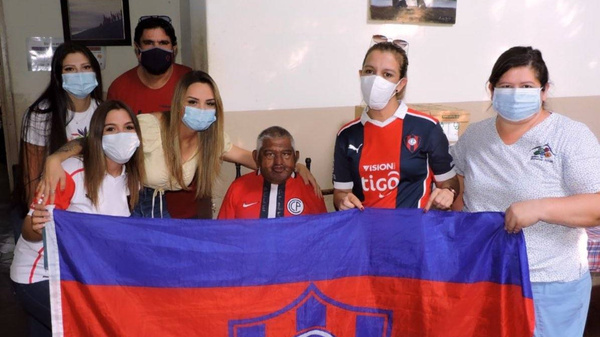 Crónica / "Pelé" recibió la visita de Shay, la novia del arquero de Cerro