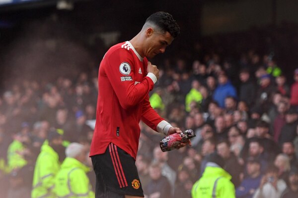 Cristiano Ronaldo se disculpó por echar el teléfono de un hincha