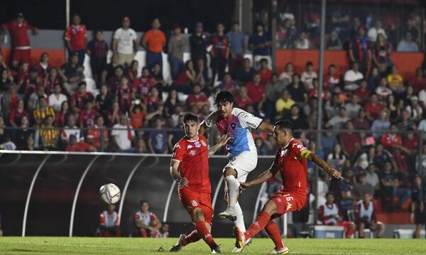 Estadio lleno, fútbol vacío en Mallorquín - Fútbol - ABC Color